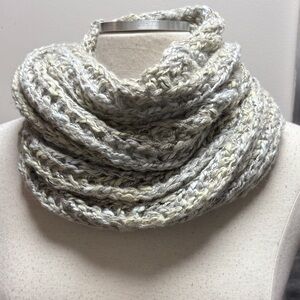 Reitmans Gray and Cream Knit Scarf